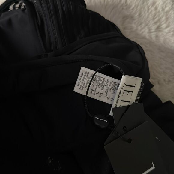 NWT 177.00 JETS
Parallels Plunge One-Piece Black Size 6 - Picture 6 of 6